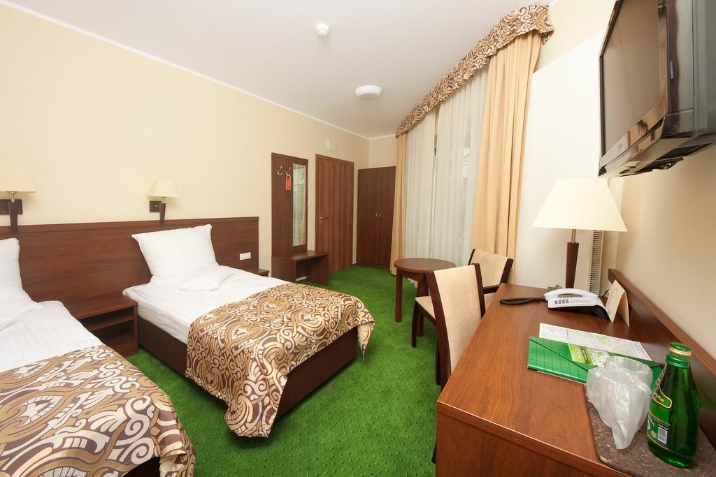 Hotel Zielony 포즈난 외부 사진